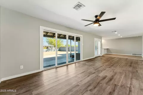 Living - 428 E Kachina Trl, Phoenix, AZ 85042 photo 2 of 2