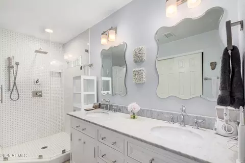 Bath - 3701 E Morrow Dr, Phoenix, AZ 85050 photo 1 of 2