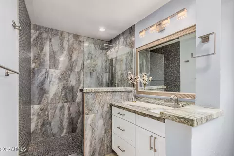 Bath - 3701 E Morrow Dr, Phoenix, AZ 85050 photo 2 of 2
