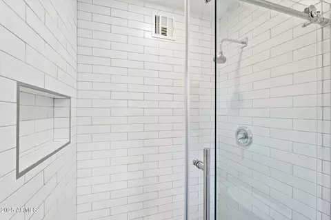 Bath - 710 E Hayward Ave, Phoenix, AZ 85020 photo 2 of 4