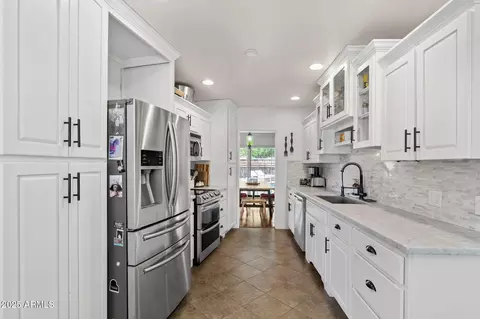 Kitchen - 710 E Hayward Ave, Phoenix, AZ 85020 photo 1 of 2