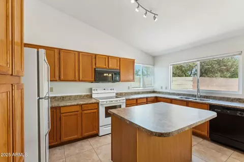 Kitchen - 4202 E Brookwood Ct, Phoenix, AZ 85048 photo 2 of 3