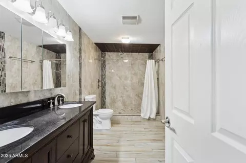 Bath - 6814 N 14th St, Phoenix, AZ 85014 photo 1 of 4