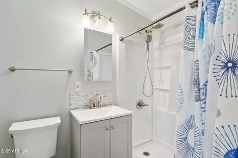 Bath - 6814 N 14th St, Phoenix, AZ 85014 photo 4 of 4