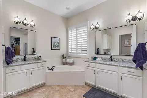Bath - 4234 E Narrowleaf Dr, Gilbert, AZ 85298 photo 1 of 3