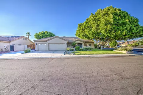 8748 W Maui Ln, Peoria, AZ 85381