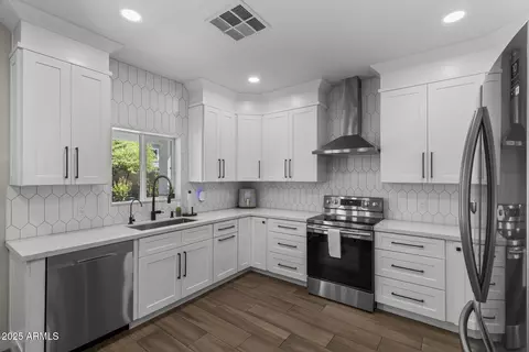 Kitchen - 2562 E Los Alamos St, Gilbert, AZ 85295 photo 4 of 4
