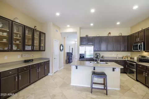 Kitchen - 5014 E Kirkland Rd, Phoenix, AZ 85054 photo 1 of 2