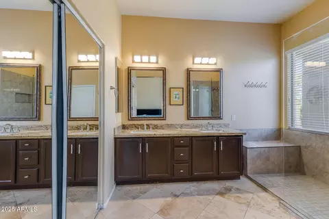 Bath - 5014 E Kirkland Rd, Phoenix, AZ 85054 photo 1 of 2