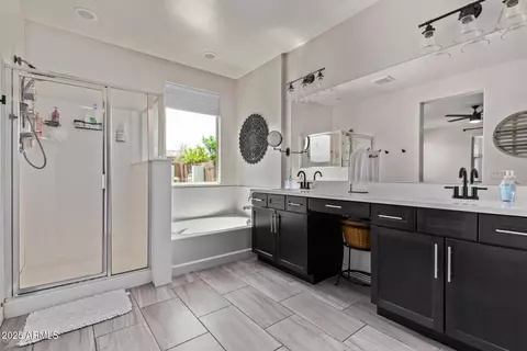 Bath - 10029 E Wavelength Ave, Mesa, AZ 85212 photo 2 of 4