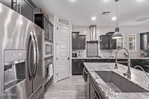 Kitchen - 10029 E Wavelength Ave, Mesa, AZ 85212 photo 3 of 4
