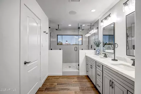Bath - 35005 N Central Ave, Phoenix, AZ 85086 photo 1 of 6