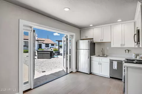 Kitchen - 35005 N Central Ave, Phoenix, AZ 85086 photo 6 of 7