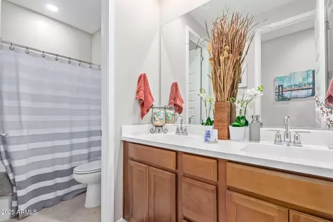 Bath - 1323 E Maldonado Dr, Phoenix, AZ 85042 photo 2 of 2