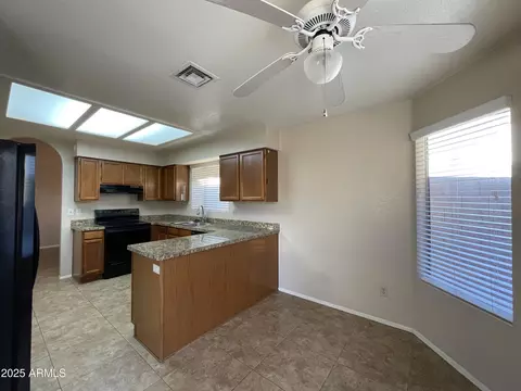 Kitchen - 4332 E Frye Rd, Phoenix, AZ 85048 photo 2 of 3