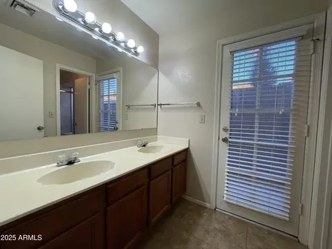 Bath - 4332 E Frye Rd, Phoenix, AZ 85048 photo 1 of 3