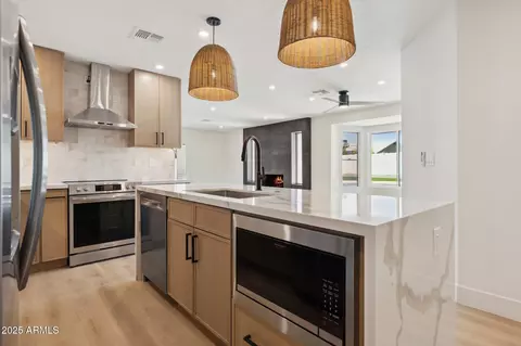 Kitchen - 1030 E Wescott Dr, Phoenix, AZ 85024 photo 3 of 5
