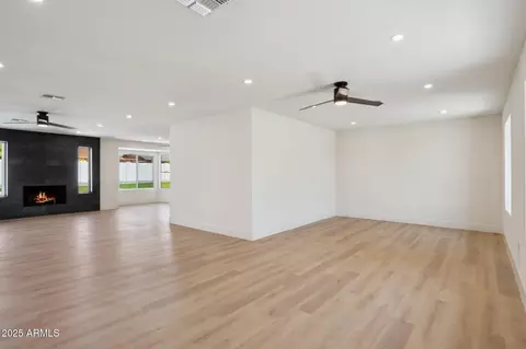 Living - 1030 E Wescott Dr, Phoenix, AZ 85024 photo 1 of 8