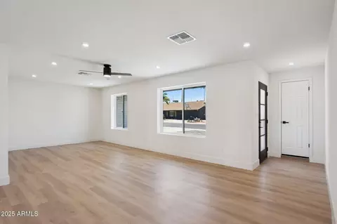 Living - 1030 E Wescott Dr, Phoenix, AZ 85024 photo 2 of 8