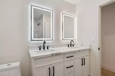 Bath - 1030 E Wescott Dr, Phoenix, AZ 85024 photo 3 of 4
