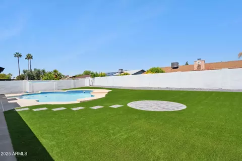 Exterior - 1030 E Wescott Dr, Phoenix, AZ 85024 photo 8 of 9