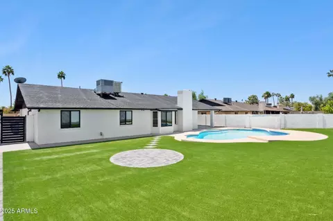Exterior - 1030 E Wescott Dr, Phoenix, AZ 85024 photo 7 of 9