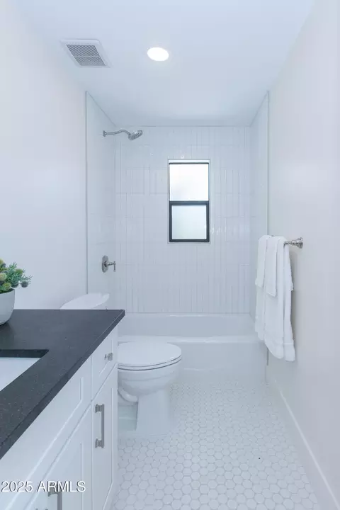 Bath - 214 W Ruth Ave, Phoenix, AZ 85021 photo 6 of 6