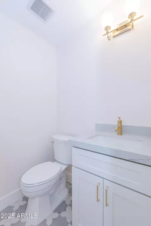 Bath - 214 W Ruth Ave, Phoenix, AZ 85021 photo 1 of 6