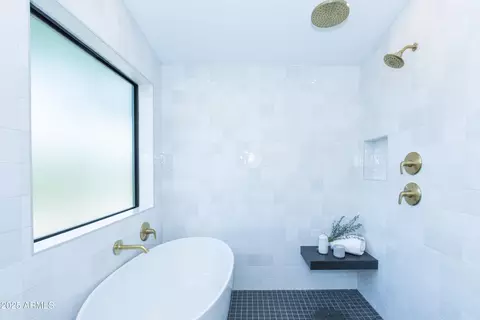 Bath - 214 W Ruth Ave, Phoenix, AZ 85021 photo 4 of 6