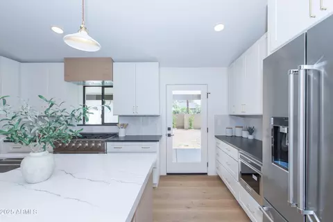 Kitchen - 214 W Ruth Ave, Phoenix, AZ 85021 photo 4 of 5