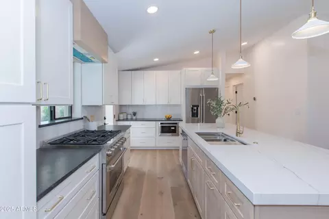 Kitchen - 214 W Ruth Ave, Phoenix, AZ 85021 photo 3 of 5