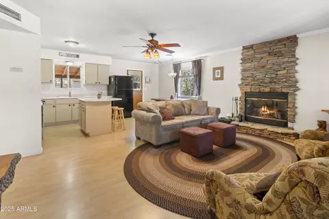2128 Forest Park Dr, Overgaard, AZ 85933