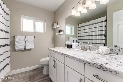 Bath - 4316 E Janice Way, Phoenix, AZ 85032 photo 3 of 3