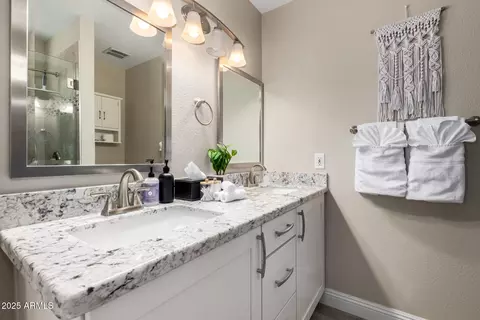 Bath - 4316 E Janice Way, Phoenix, AZ 85032 photo 2 of 3