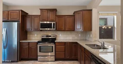 Kitchen - 3277 E Meadowview Dr, Gilbert, AZ 85298 photo 2 of 2