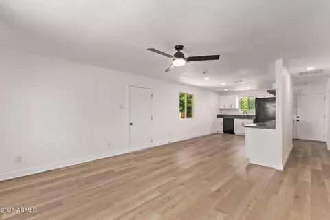 Living - 1133 E Brown St, Phoenix, AZ 85020 photo 2 of 5