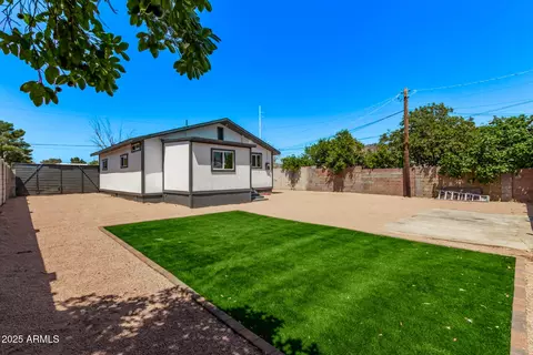 Exterior - 1133 E Brown St, Phoenix, AZ 85020 photo 4 of 5