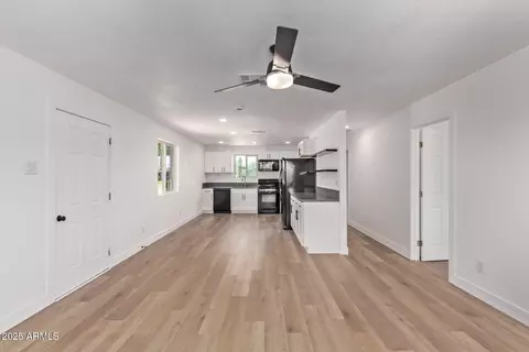 Living - 1133 E Brown St, Phoenix, AZ 85020 photo 4 of 5