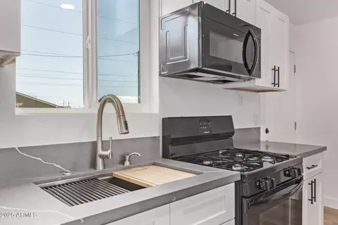 Kitchen - 1133 E Brown St, Phoenix, AZ 85020 photo 2 of 2