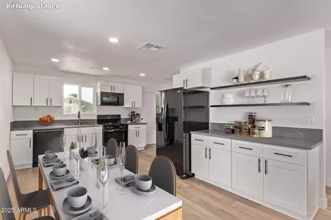 Kitchen - 1133 E Brown St, Phoenix, AZ 85020 photo 1 of 2