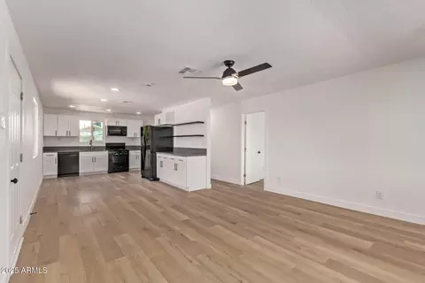 Living - 1133 E Brown St, Phoenix, AZ 85020 photo 1 of 5