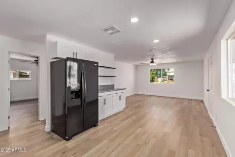 Living - 1133 E Brown St, Phoenix, AZ 85020 photo 5 of 5