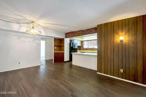 Living - 501 E Alameda Dr, Tempe, AZ 85282 photo 1 of 4