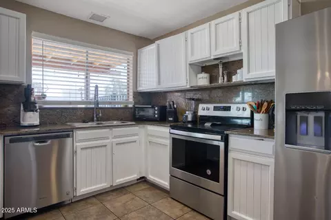 2727 W Libby St, Phoenix, AZ 85053 photo 8