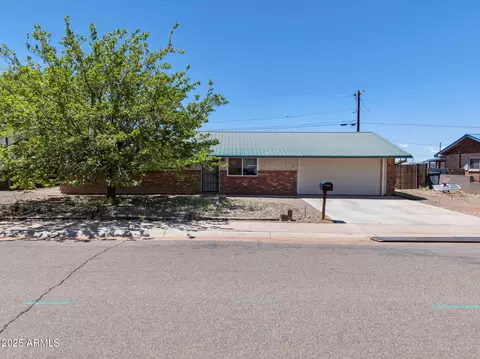 2125 Easy St, Winslow, AZ 86047