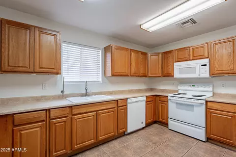 Kitchen - 719 E Broadway Ave, Apache Junction, AZ 85119 photo 2 of 5