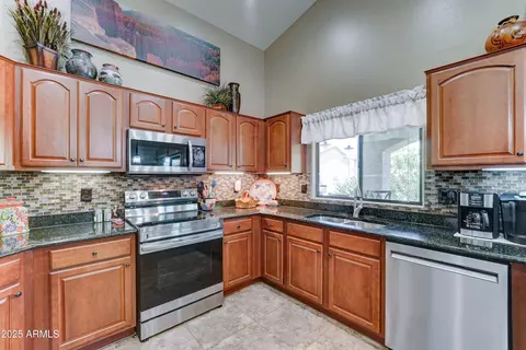 Kitchen - 2101 S Meridian Rd #250, Apache Junction, AZ 85120 photo 5 of 7