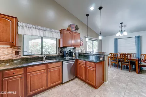 Kitchen - 2101 S Meridian Rd #250, Apache Junction, AZ 85120 photo 4 of 7