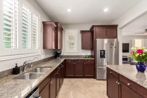 Kitchen - 3476 E Orchid Ln, Gilbert, AZ 85296 photo 4 of 4