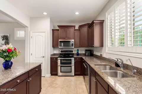 Kitchen - 3476 E Orchid Ln, Gilbert, AZ 85296 photo 3 of 4